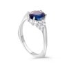 Prsten z bílého zlata se safírem a diamanty Pd 204 057